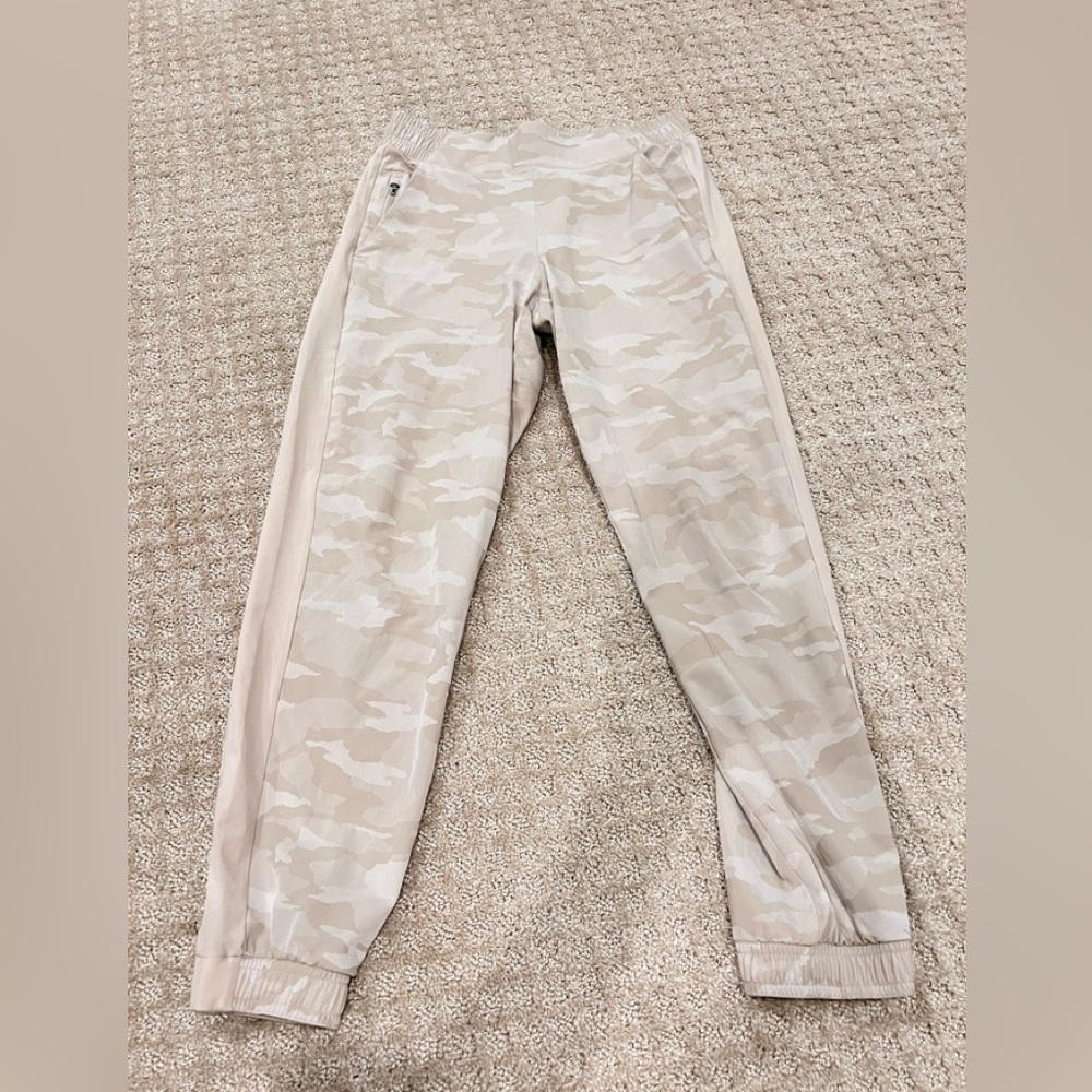 Athleta Brooklyn Jogger Pant Gray Size 4p Camo